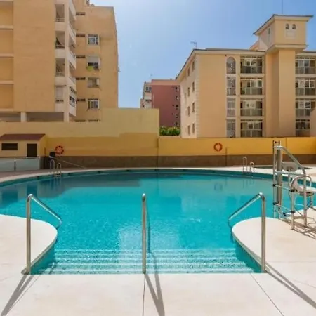 Verdiales Sun شقة *